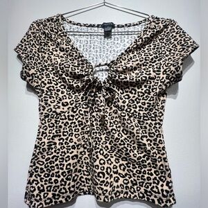 Rue 21 Leopard Print Deep V Neck Tee with Tie Detail at Top Size M